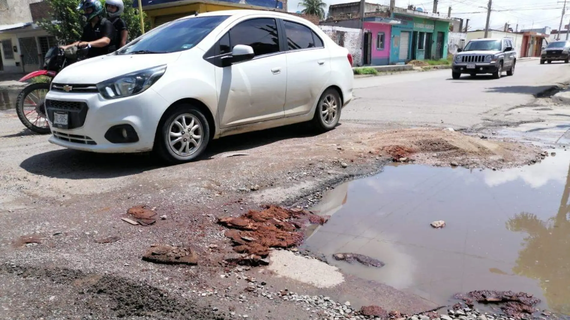 Crecen los baches